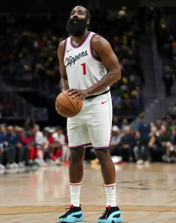 终于等到首胜了，快船113:104马刺，4名球员表现天差地别

1，快船当家球星