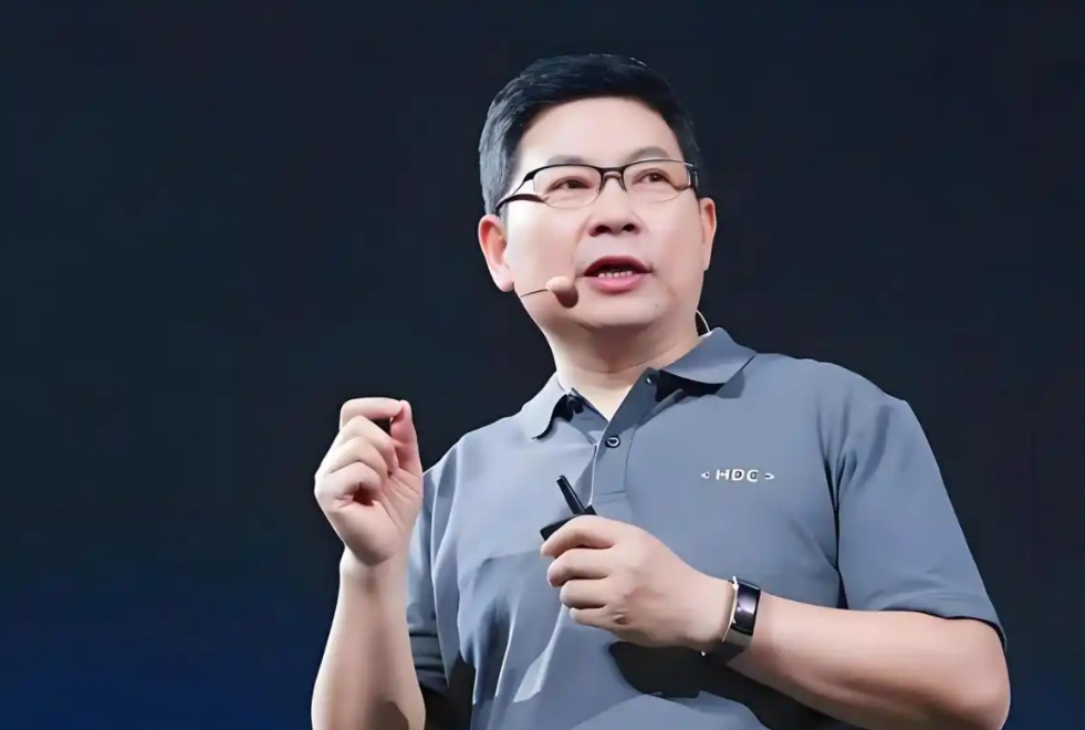 余承东或许在下一步大棋，这步棋布局完成之后，对传统保险公司会是个巨大的打击。
前