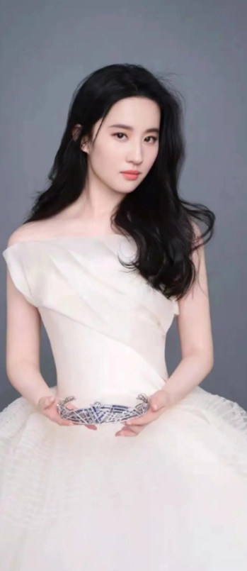 刘亦菲母性光辉，荧屏情感震撼人心