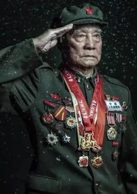 战场活下来 靠拼命和战友

                          