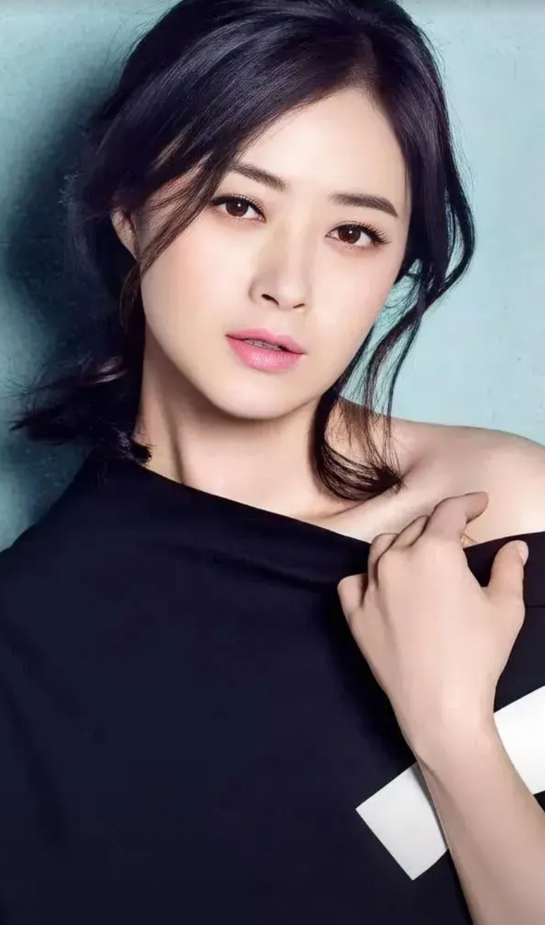 演员，蒋欣说，曾经我可能算是女演员这个圈子里最胖的，140斤，不挑食，什么都吃。