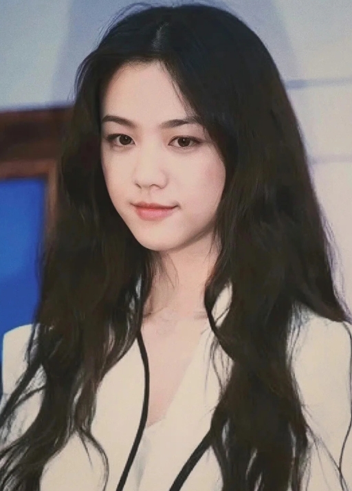 汤唯：她的荣耀与争议之路