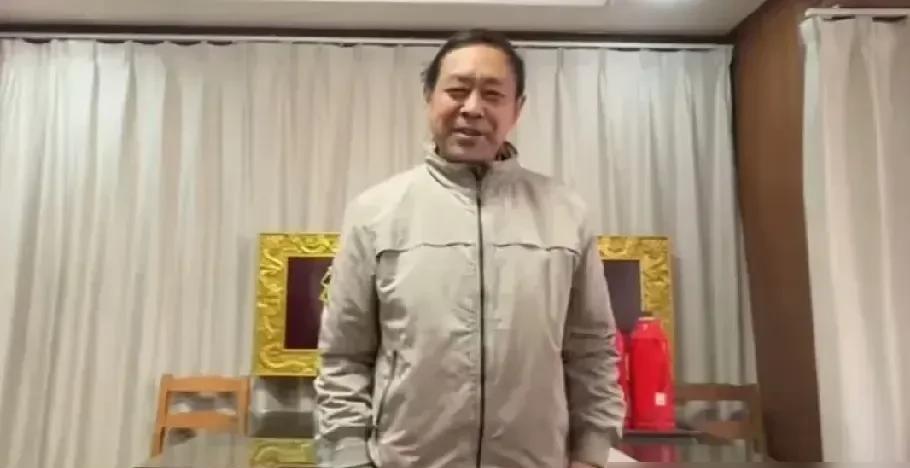 马保国大师回应衡水被打事件，言简意赅！

他引用了大象新闻的话，客观的评价了此事