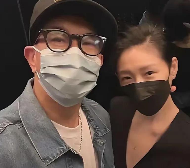 汪小菲只要闭嘴，网友自会帮他辩赢。

不管怎么着说，遗产都是属于俩孩子的，外婆和