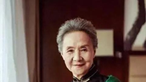 70岁还化少女妆，中年女星扮嫩为哪般