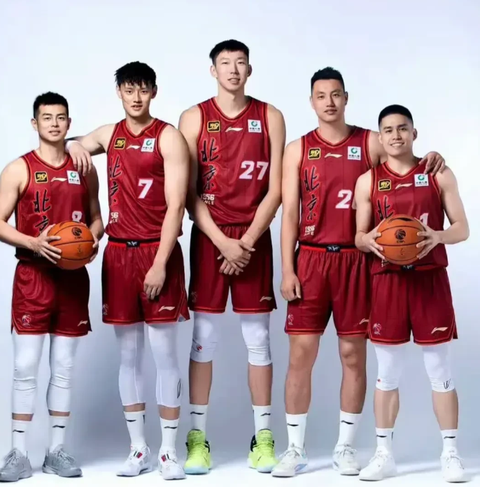 CBA北京队不是黑马，是最强战马，夺冠不惊奇，实力太强了

1，咱就说北京队本土
