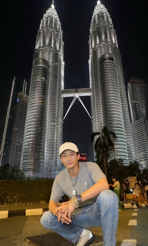 吴昊宸在马来西亚旅游，从抖音看得出来，这个人很有内涵，也很有才华。
不得不说，马