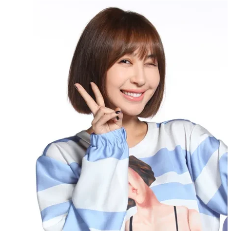 一次，主持人好奇地问李菲儿:“你下一段恋爱，你想找一个什么样的人？”

李菲儿说