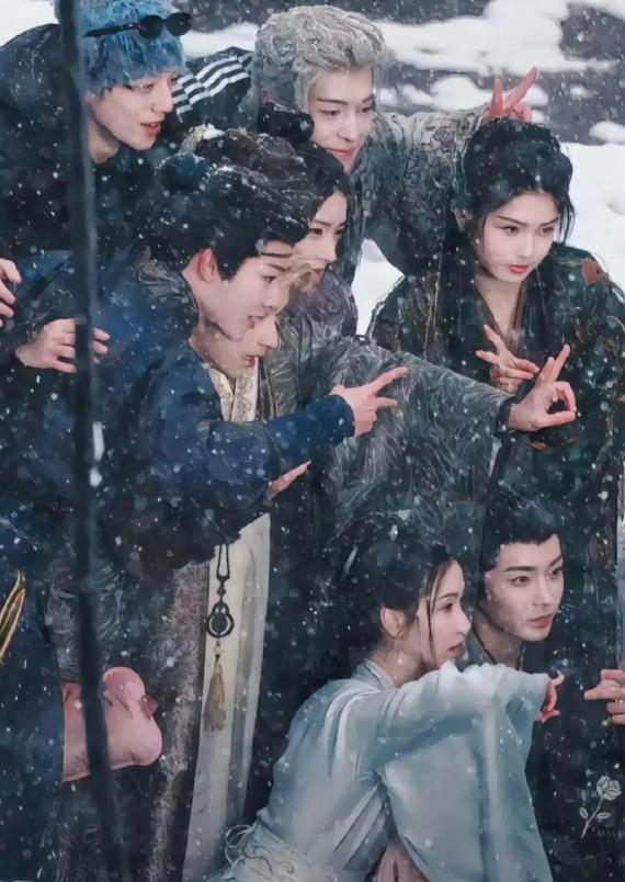 郭敬明作为知名作家、导演，一直以独特审美自成一派。从早期作品到如今影视创作，他总