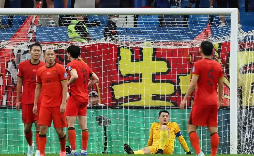 国足1比2不敌沙特，赛后各国媒体也迅速做出了反应，竟然是一边倒的评论！
日媒：