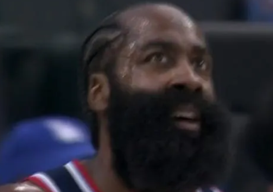 辣眼！快船罚球18中10以1分之差失利
今天快船主场迎战开拓者，最终以105：1