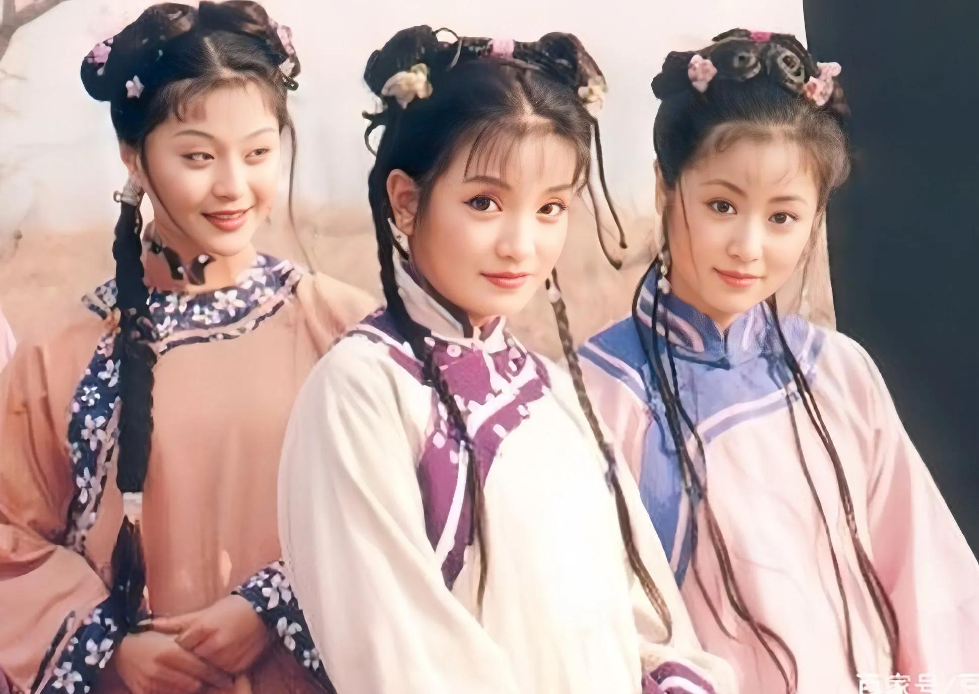 还珠三姐妹：发型各异，衣服一样