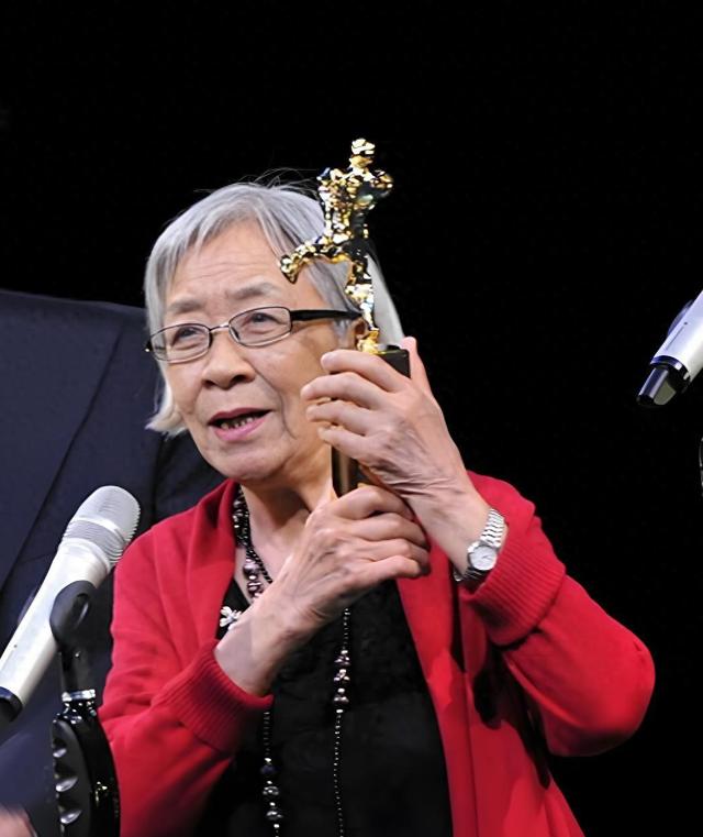 北京人艺老戏骨李滨去世:离婚63年一直单身,独自将两个儿子养大(人艺演员很牛吗)-第1张图片-九妖电影 北京人艺老戏骨李滨去世:离婚63年一直单身,独自将两个儿子养大(人艺演员很牛吗)-第1张图片-九妖电影