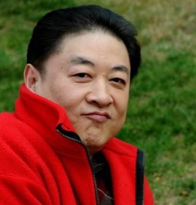 2010年，50岁的刘斌不顾众人反对，执意娶了马蓉的闺蜜王丽君，本以为幸福婚姻就