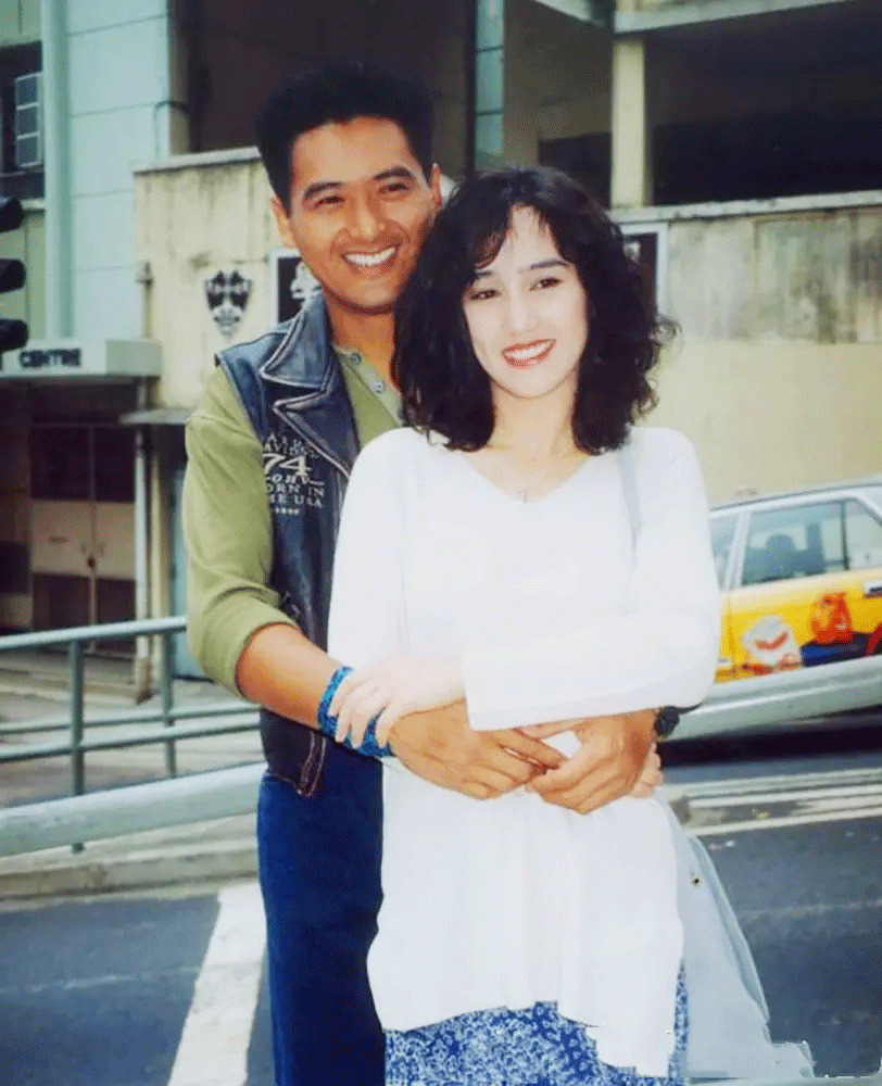 1989年，《英雄本色3》杀青后，周润发和徐克一拍两散，徐克怒斥：离开我徐克，你