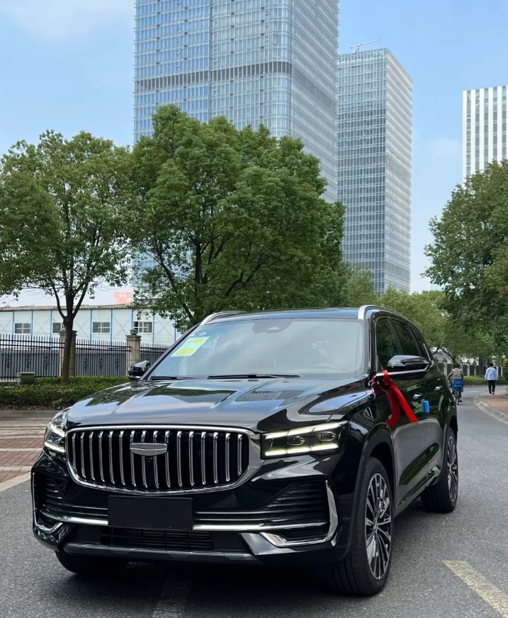 不得不说，现在的新能源汽车贬值速度真的太快了！
朋友去年提了一辆大众途昂380，