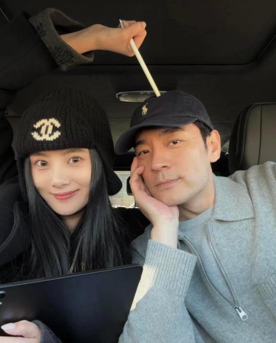 李光洁在演艺道路上摸爬滚打多年，塑造诸多经典角色。如今家庭美满，近日他与妻子隋雨