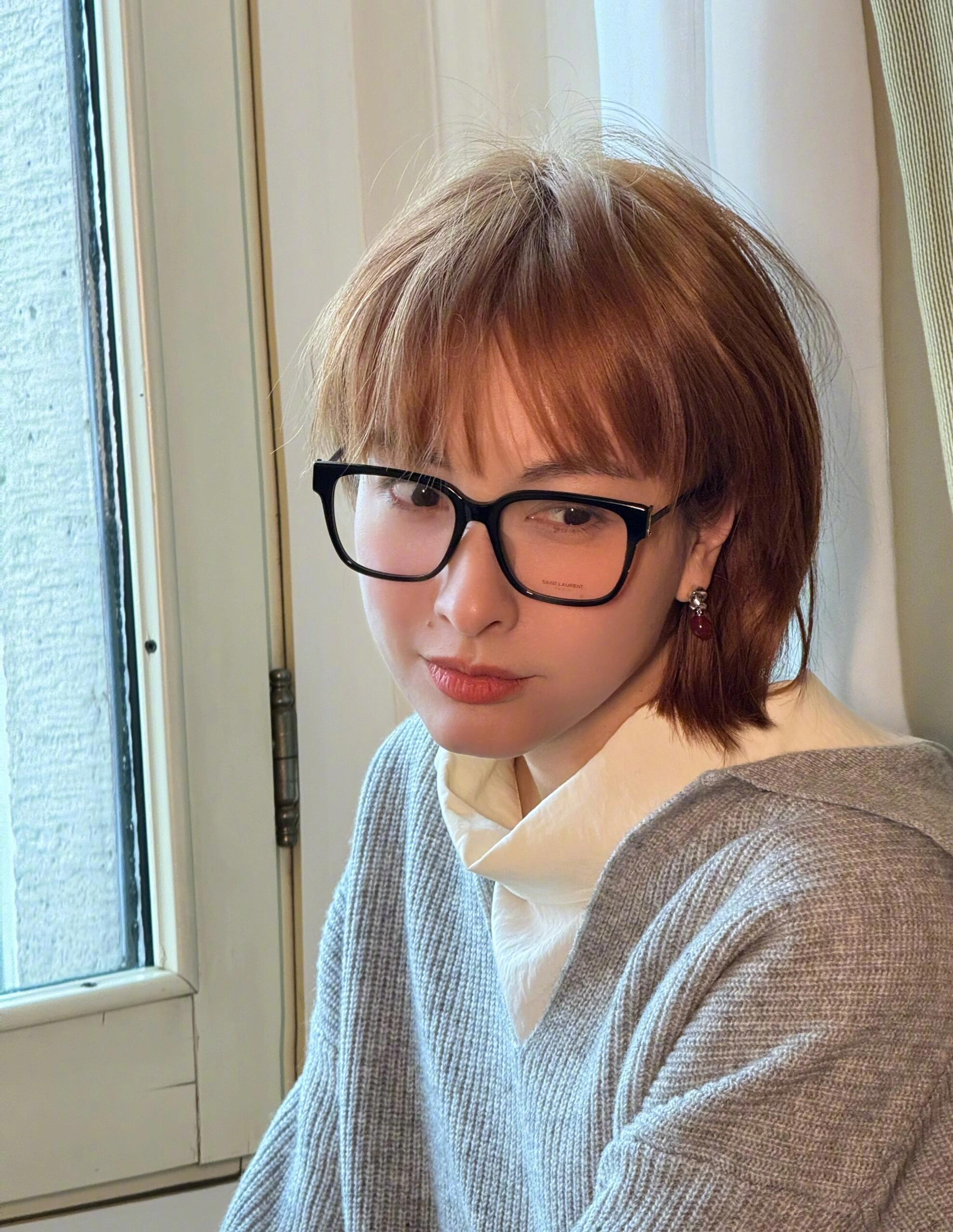 吴昕少女感满满