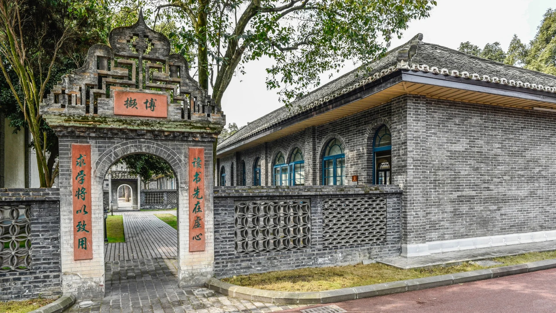 到底选哪所成都国际学校？？？
虽然目前国际学校在职但是想搜集一些信息

所以建个