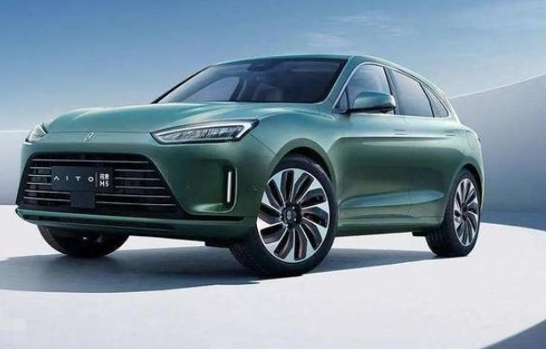 
很多纯电动车的支持者，逐渐将目光放在增程车身上。
以前增程式汽车因为纯电续航里