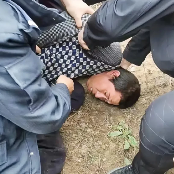 抓到了！抓到了！9月18日潜逃，9月27日抓到，9天的时间就为了抓这个24岁的卓