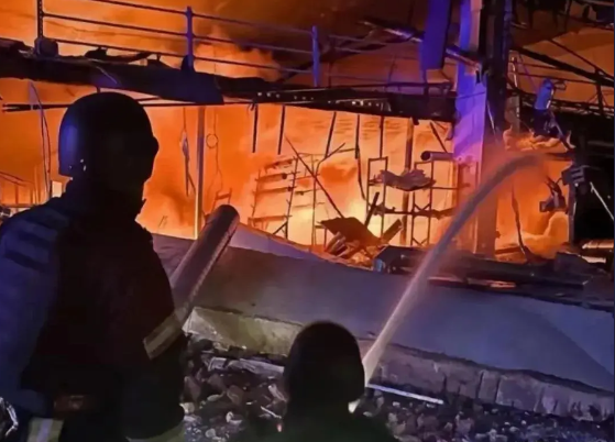 鹅毛怂了？

 家人们，鹅毛这波亏大了！在乌克兰战场上，烧的钱比在阿富汗十年花的