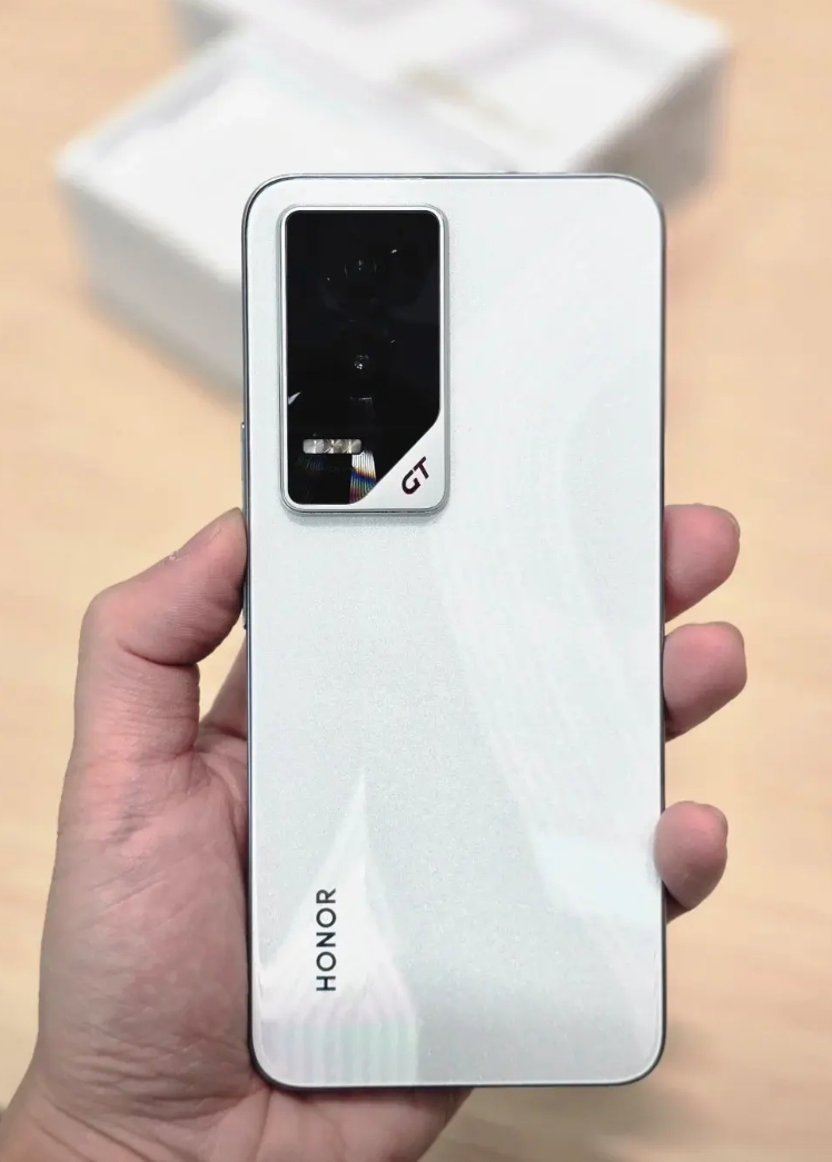 不惜成本打造，荣耀重回性价比领域，友商还能打吗？

据业内人士爆料，荣耀GT P