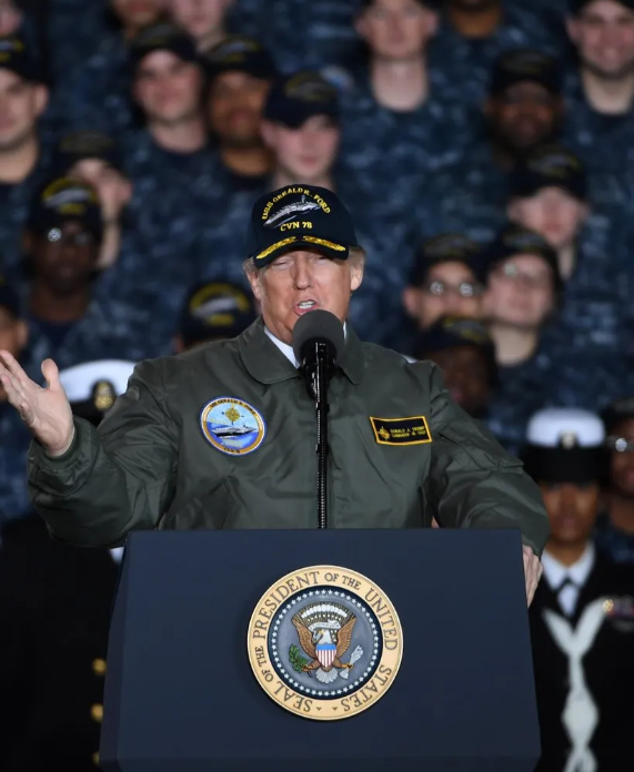 川普25年才正式就任总统位，这段过渡期，最重要的事情只有一件：

1. 最重要的