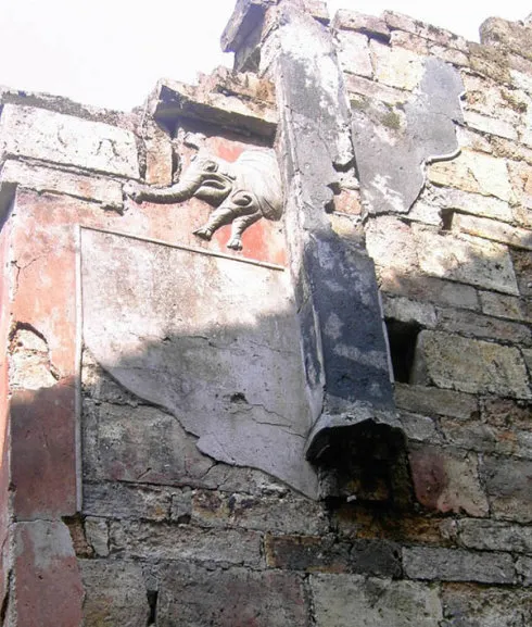 明朝的皇帝从朱棣迁都北京后基本上都住在紫禁城，有两个皇帝例外，一个是明武宗正德皇