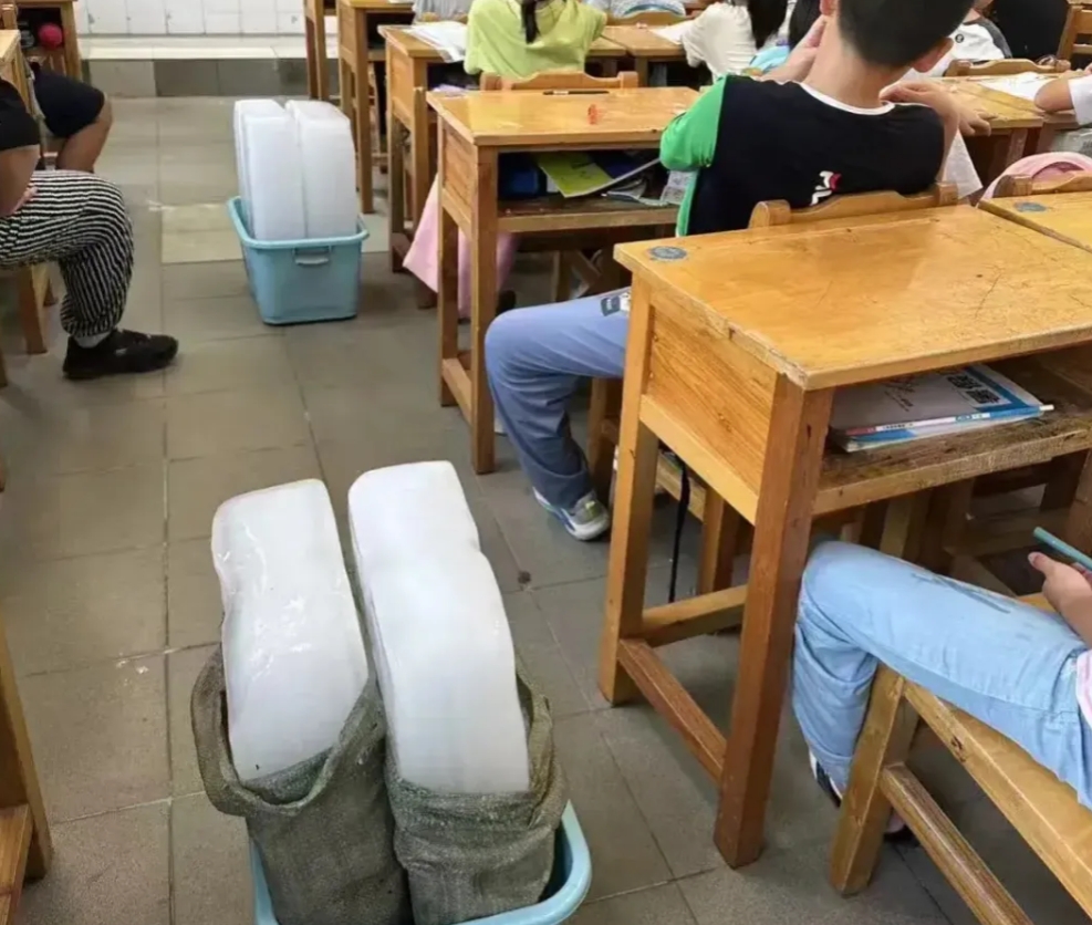 中小学教室空调普及值得重视，
这是好事情，
有人说以前怎么怎么样，
很多自然作物