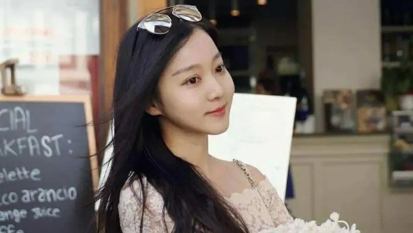 马龙晋级世界杯8强，18岁普通职员夏露如何拿下“天花板级”老公马龙