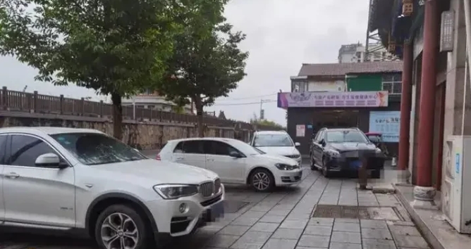 回村过年，我被这攀比风气整崩溃了
 
家人们，今年过年回村，我真是被惊掉了下巴！