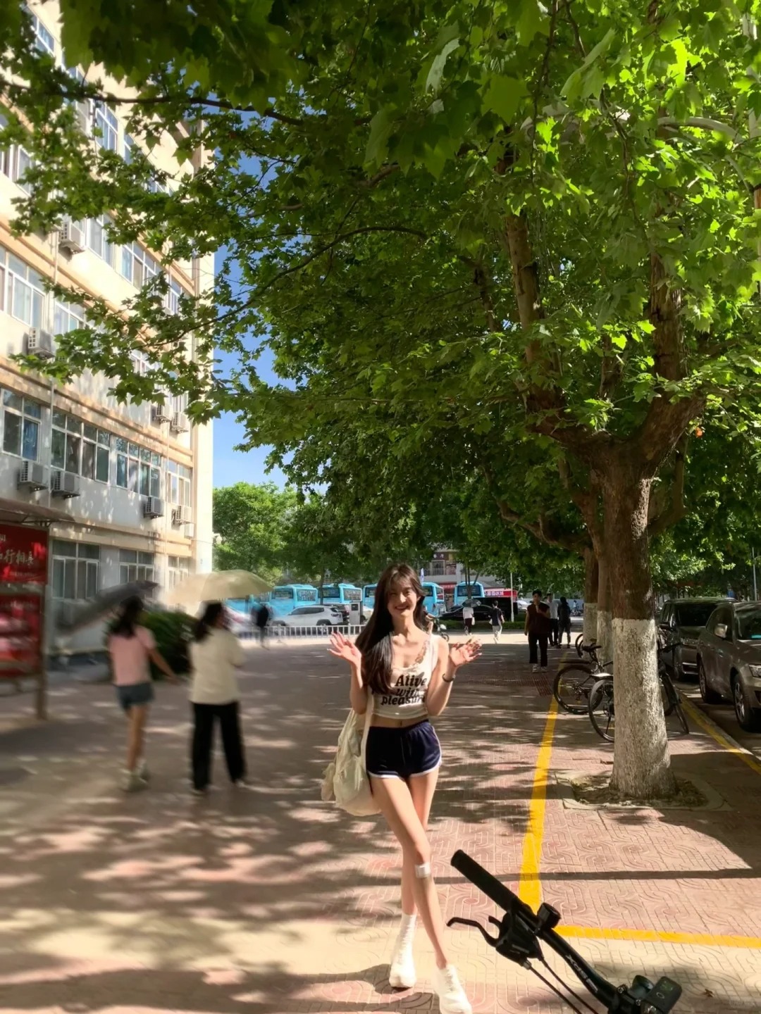 体态比长相重要😭校运会看台上的漂亮学妹