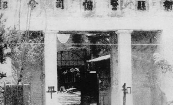 1935年，2名被捕地下党员临行刑前，监狱看守突然说：“我可以救你们出去，但只能