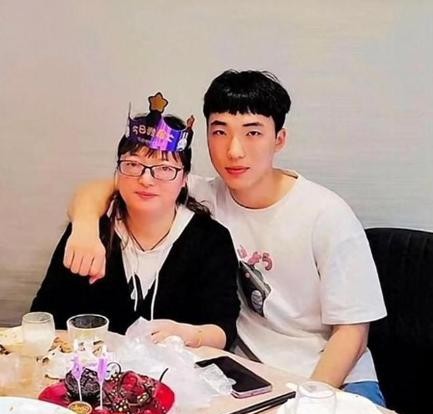 母亲偶遇像儿子的年轻人

                           