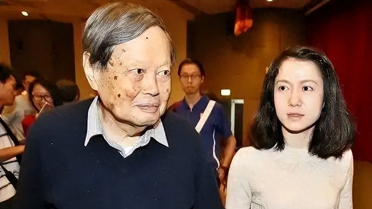 86岁范曾与90后娇妻：豪门生活背后，他们的爱情密码是什么？