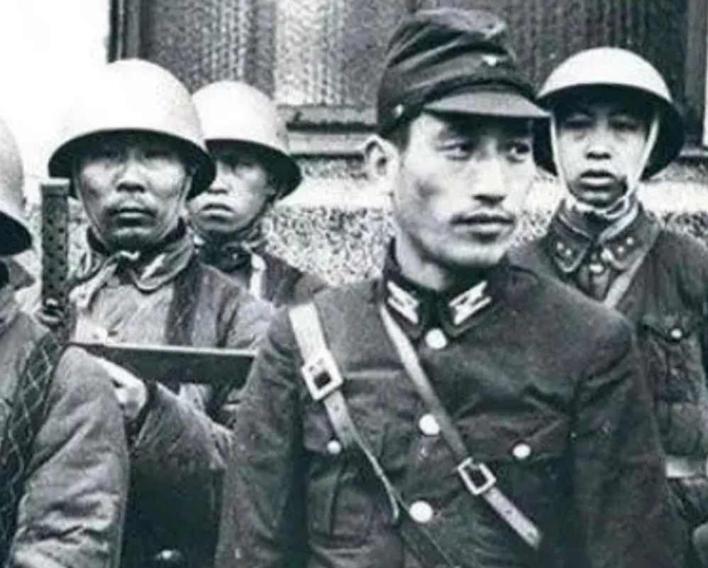 1943年5月，一位名叫常隆基的伪军，在日军中将楠木实隆视察军事要塞时，以惊人的