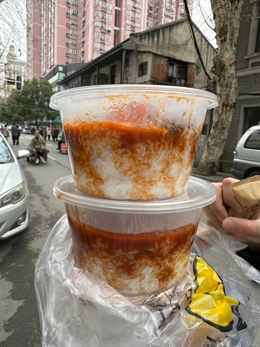 离开武汉记得带走的~
番茄牛腩空心粉、蜜桃樱花饮🌸、黄鹤楼巧克力~
谢谢网友告