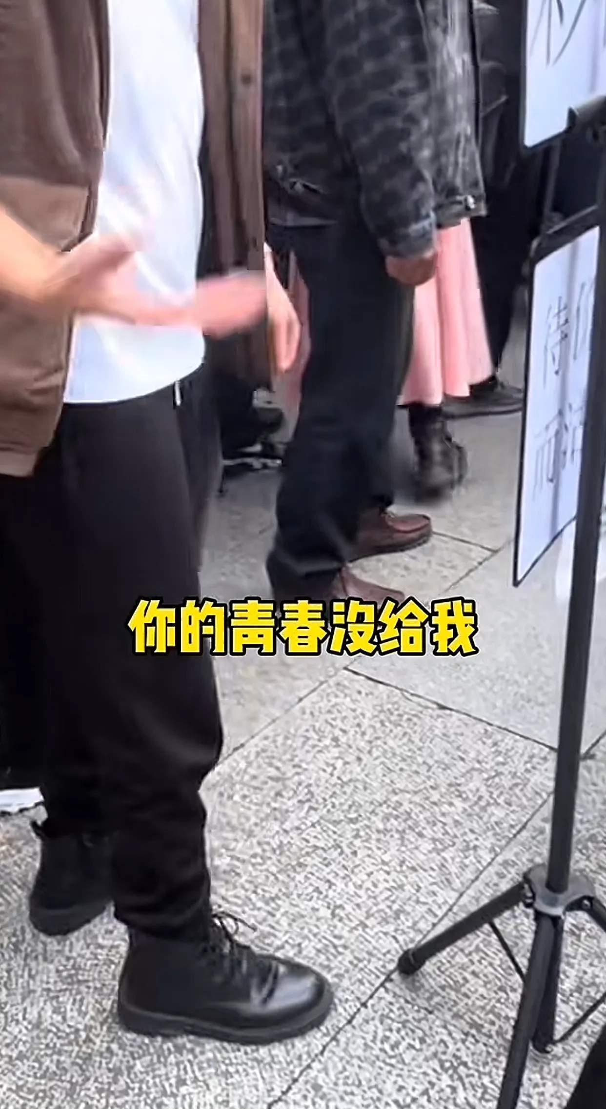 浙江杭州一大妈替三十多岁的女儿相亲，告知男子需要给几十万彩礼时遭男子怒怼，男子说