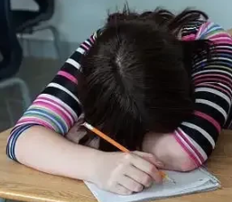老师之间有矛盾会影响教学质量吗？
从去年五一开始语文数学老师在班里吵架之后，两个