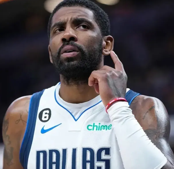 欧文为什么没能入选全明星呢……
1.个人数据不行？
2.球队战绩不行？
3.带队