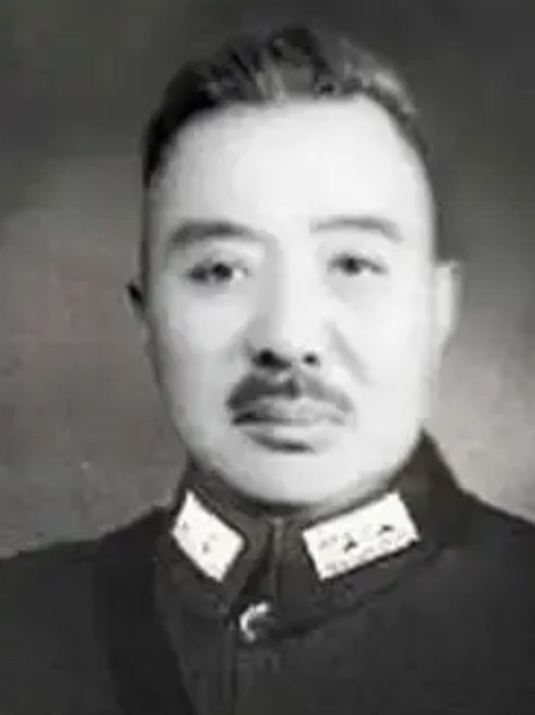 1937年，韩复榘叫来手下五个师长，讨论是否和日本人合作，孙桐萱带头说：“韩主席