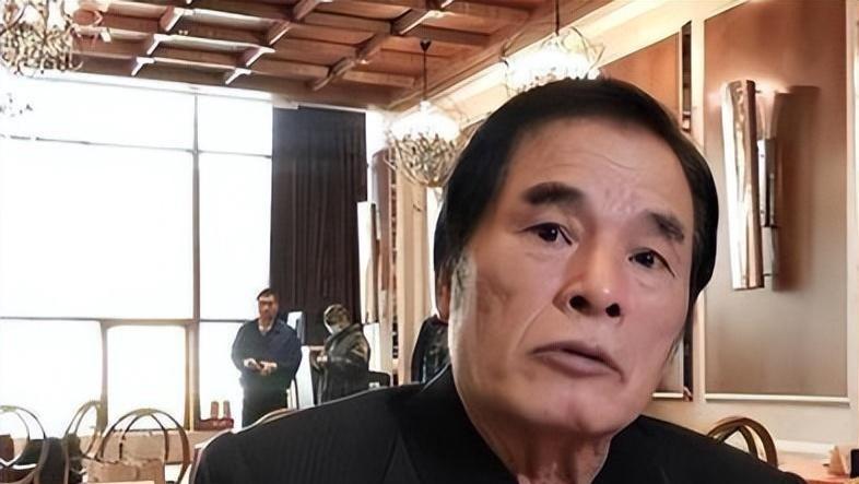 “6个老婆”同住一室，每人每月7万零花钱，71岁又娶第七房姨太太