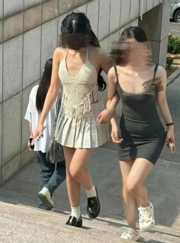 第一次看见这么歹毒的对比！哈哈哈哈 [大笑][大笑][大笑][大笑][大笑]