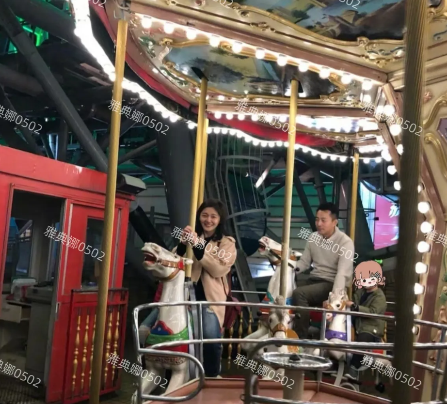 大S这几年变化太大了，她跟汪小菲也曾经很幸福，一家四口笑得好甜，年过四十的她笑容