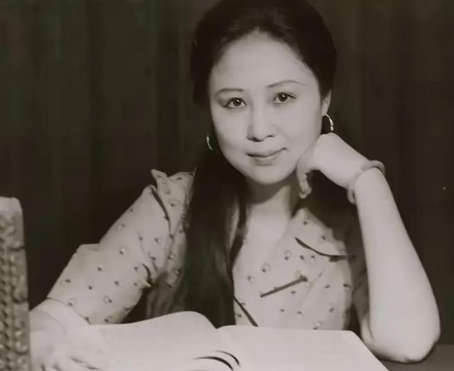 觉得平鑫涛这个人真的是深不可测，而且还有一种威慑力，因为琼瑶说第一眼见他就是有一