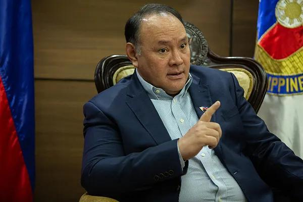 菲律宾国防部长：不许菲国防部再和中方使馆接触

菲吉尔伯托·特奥多罗5月5日表示