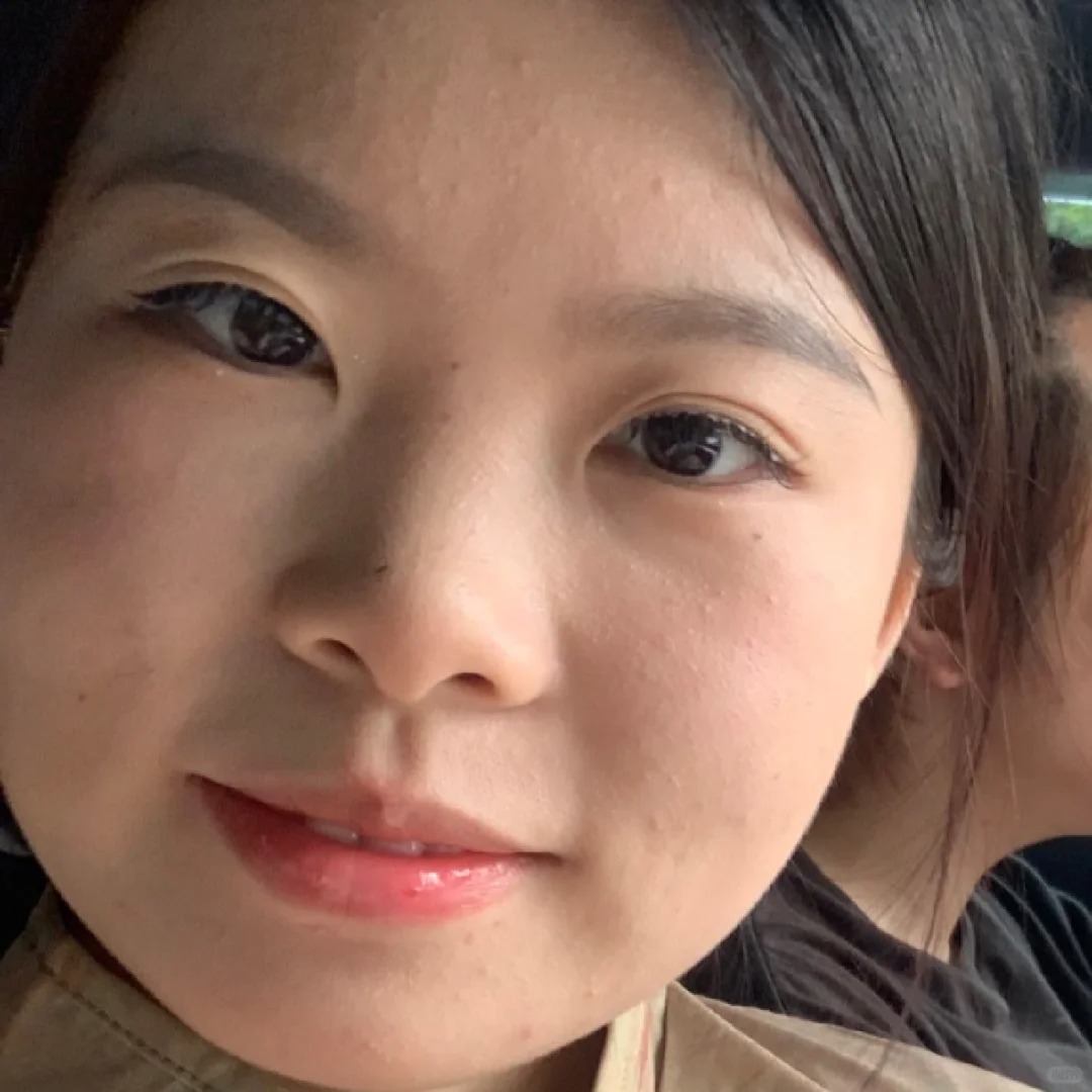 面相真的会变 相差一年
之前打拼事业 是那种趋利逢迎的事业 给人一种狡诈算计 尖