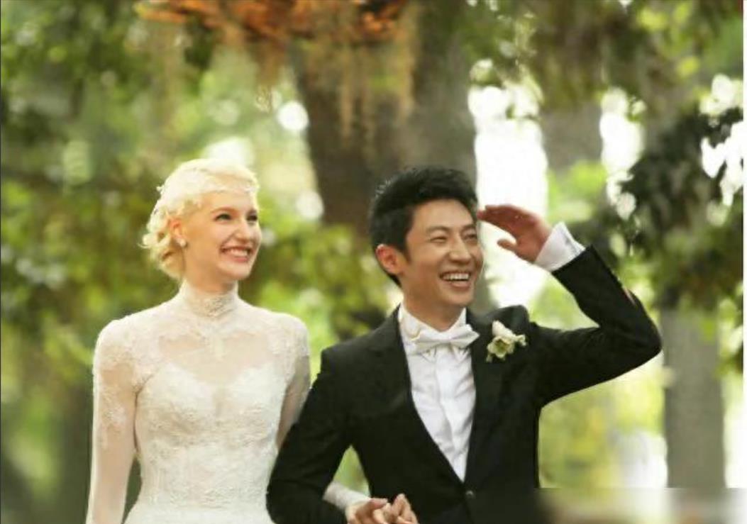 当年，撒贝宁和国际巨星分手后，娶了加拿大妻子李白，有一次，两人吵架了。李白说：“