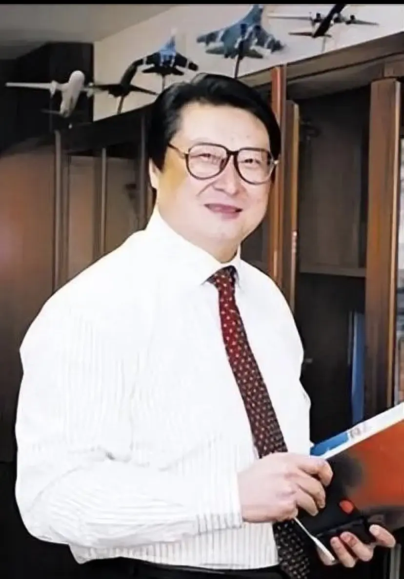 中国“航母之父”胡问鸣被抓：受贿52.8亿，日日换“新娘”！有人评：受贿额度估计